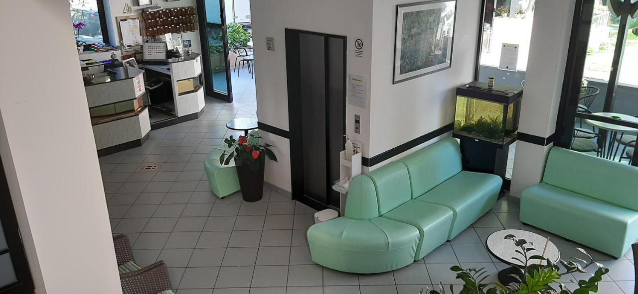 Hotel Penny Rimini Buitenkant foto