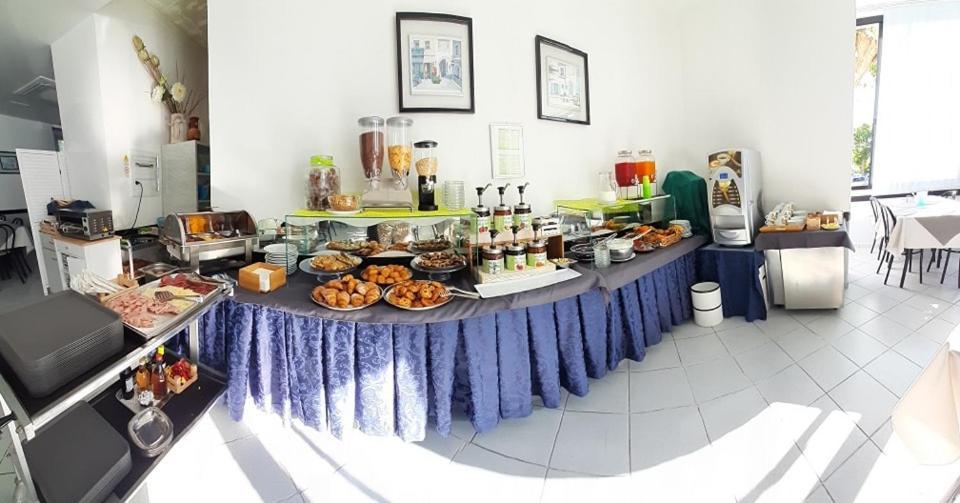 Hotel Penny Rimini Buitenkant foto