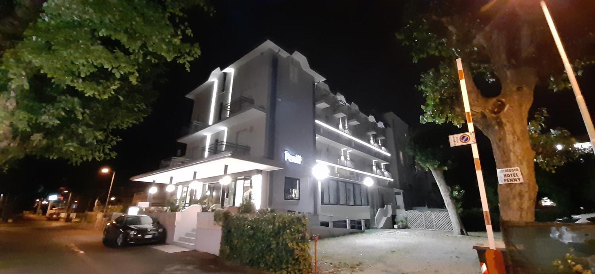 Hotel Penny Rimini Buitenkant foto