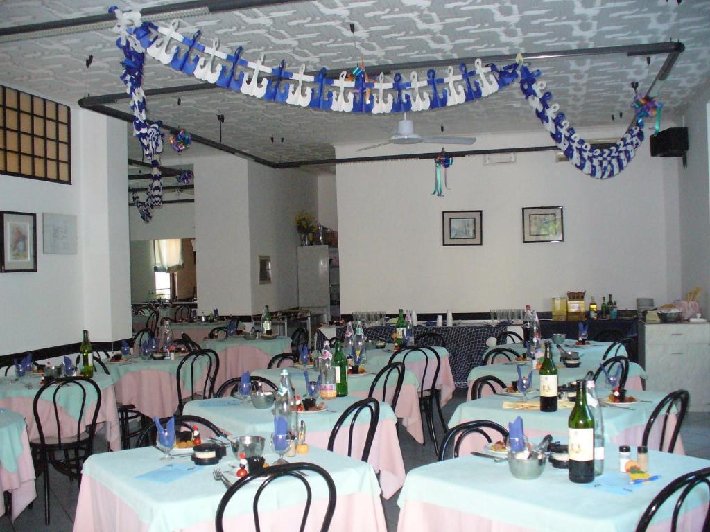 Hotel Penny Rimini Buitenkant foto