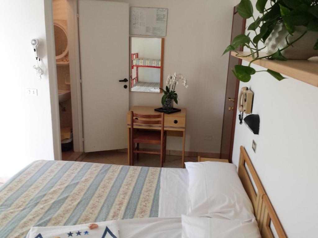 Hotel Penny Rimini Buitenkant foto