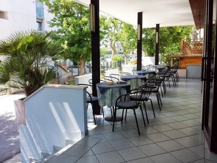 Hotel Penny Rimini Buitenkant foto