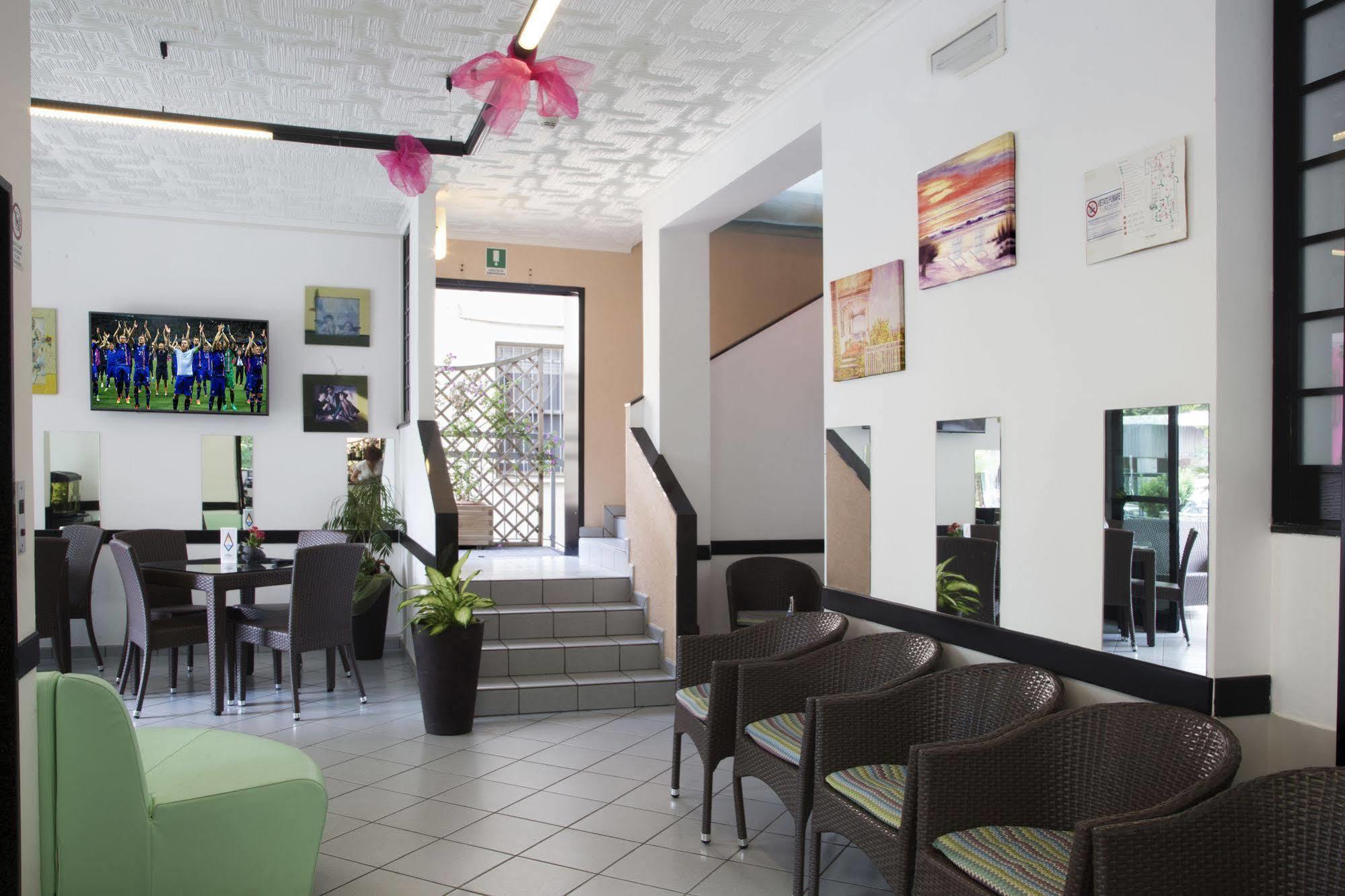 Hotel Penny Rimini Buitenkant foto