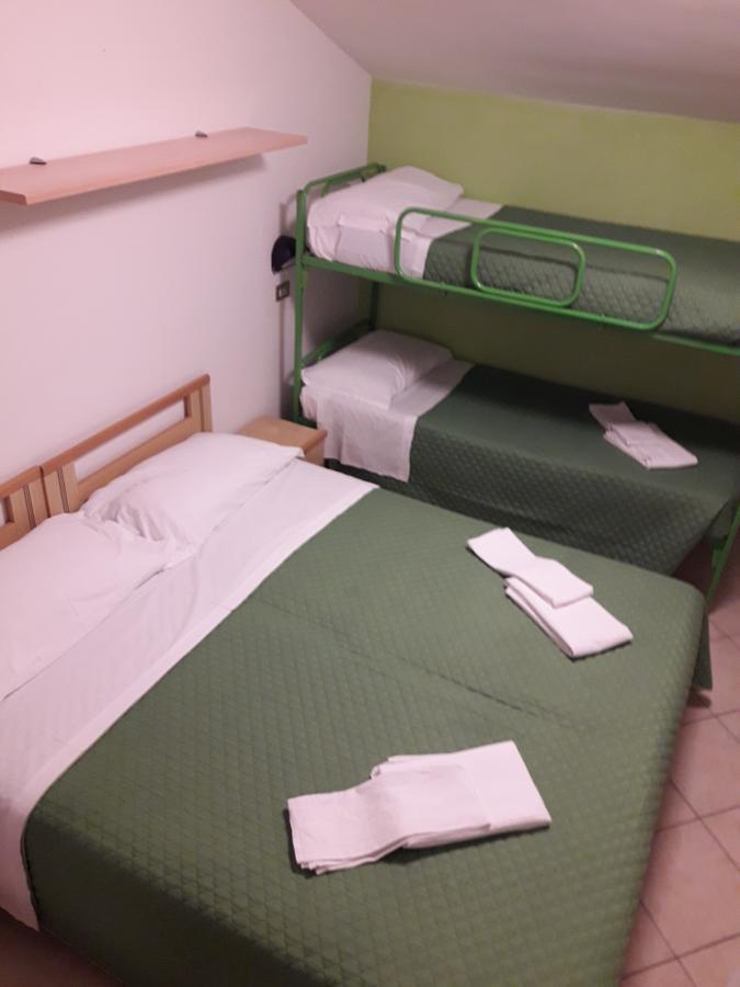Hotel Penny Rimini Buitenkant foto