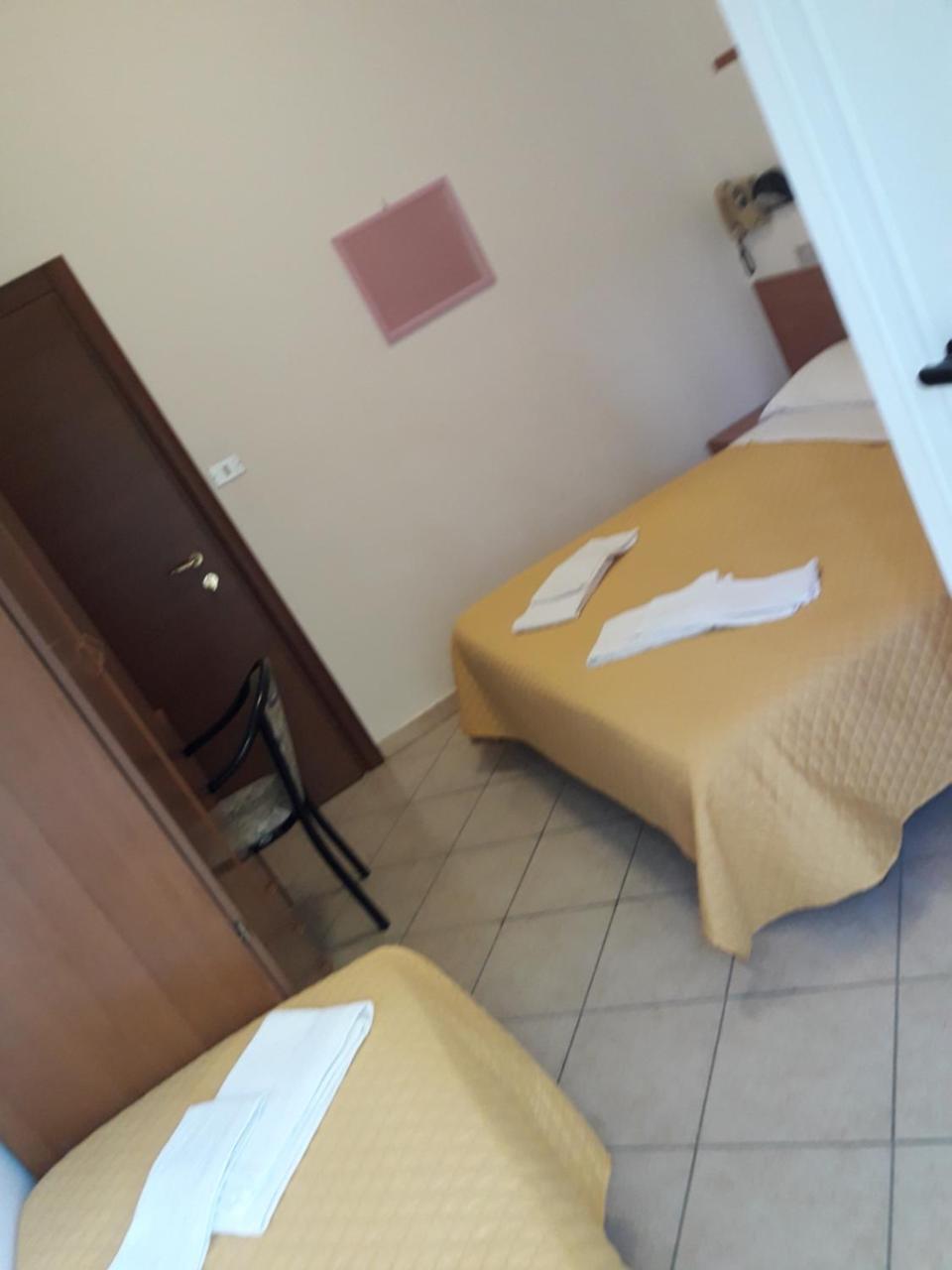 Hotel Penny Rimini Buitenkant foto
